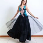 Abito lungo con corpetto floreale